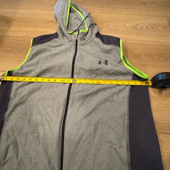 Under armour cold gear loose fit hooded vest, men’s size XL - Picture 3 of 6